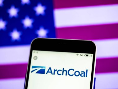 Kiev, Ukrayna - 13 Şubat 2019: Arch kömür, Amerikan kömür madencilik ve şirket işleme. logo akıllı telefon görüntülenen gördüm