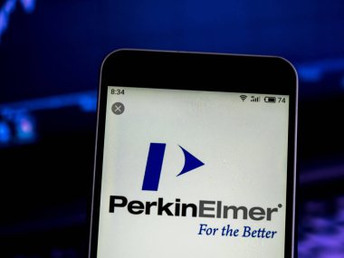 Kiev, Ukrayna - 13 Şubat 2019: Perkinelmer, Inc logo akıllı telefon görüntülenen gördüm
