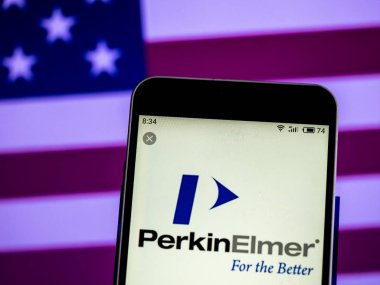 Kiev, Ukrayna - 13 Şubat 2019: Perkinelmer, Inc logo akıllı telefon görüntülenen gördüm