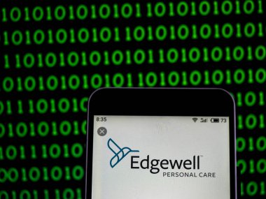 Kiev, Ukrayna - 13 Şubat 2019: Edgewell kişisel bakım tüketici ürünleri şirket logosu akıllı telefon görüntülenen gördüm