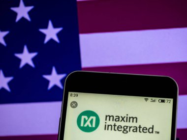 Kiev, Ukrayna - 13 Şubat 2019: Maxim entegre ürün şirket logosu akıllı telefon görüntülenen gördüm