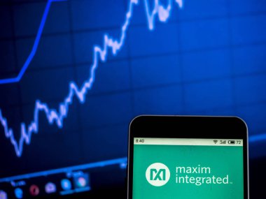 Kiev, Ukrayna - 13 Şubat 2019: Maxim entegre ürün şirket logosu akıllı telefon görüntülenen gördüm