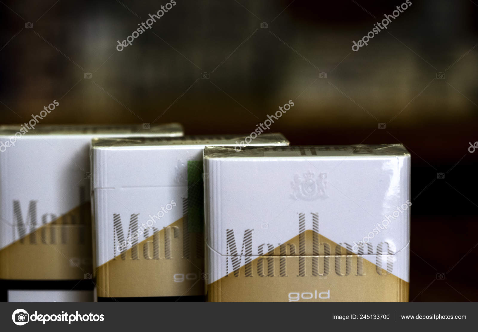 키예프 우크라이나 2019 모리스 인터내셔널 Inc 말보로 — 스톡 에디토리얼 사진 © igorgolovniov #245133700