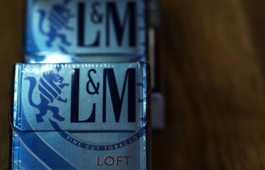 Kiev, Ukrayna - 14 Şubat 2019: Paketleri Philip Morris International Inc L ve M Loft Sigara 