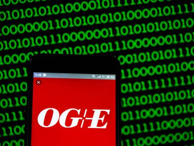 Kiev, Ukrayna - 14 Şubat 2019: Oklahoma gaz ve elektrik şirket logosu akıllı telefon görüntülenen gördüm