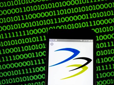 Kiev, Ukrayna - 14 Şubat 2019: Blackhawk ağ Holdings logo akıllı telefon görüntülenen gördüm