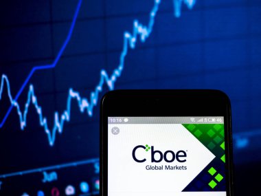 Kiev, Ukrayna - 14 Şubat 2019: Cboe küresel pazarlarda şirket logosu akıllı telefon görüntülenen gördüm