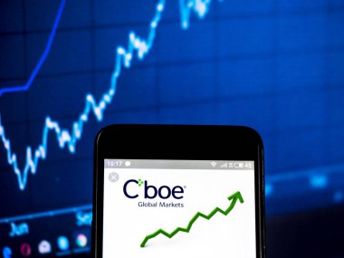 Kiev, Ukrayna - 14 Şubat 2019: Cboe küresel pazarlarda şirket logosu akıllı telefon görüntülenen gördüm