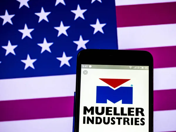 Kiev Ukraine 2019 Mueller Industries Firmenlogo Auf Dem Smartphone Sehen — Stockfoto