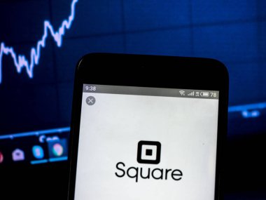 Kiev, Ukrayna - 16 Şubat 2019: Kare, Inc şirket logosu akıllı telefon görüntülenen gördüm