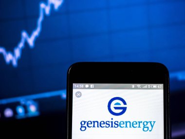 Kiev, Ukrayna - 17 Şubat 2019: Genesis enerji Limited Şirket logosu akıllı telefon görüntülenen gördüm