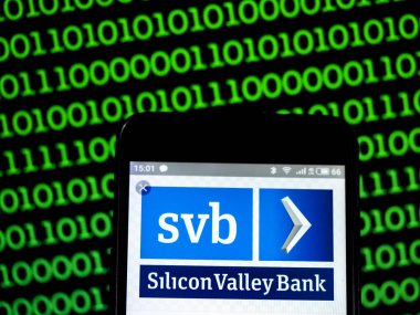 Kiev, Ukrayna - 17 Şubat 2019: Silikon Vadisi banka logo akıllı telefon görüntülenen gördüm