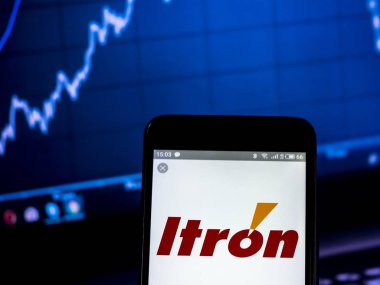 Kiev, Ukrayna - 17 Şubat 2019: Itron, Inc. şirket logosu akıllı telefon görüntülenen gördüm