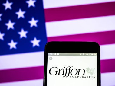 Kiev, Ukrayna - 17 Şubat 2019: Griffon şirket logosu akıllı telefon görüntülenen gördüm