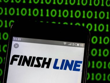 Kiev, Ukrayna - 24 Şubat 2019: bitiş çizgisine, gördün Inc.company logosu görüntülenen akıllı telefon 