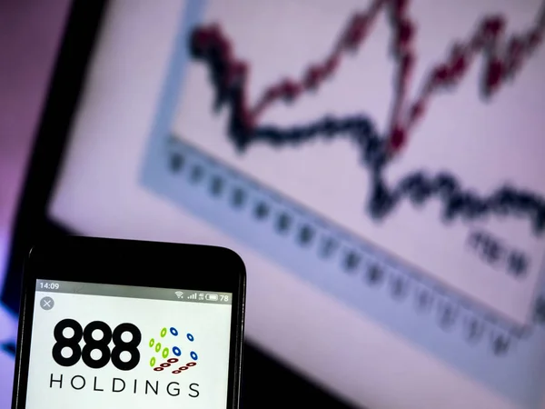 888 holdings Plc logó látható megjelenített szúró telefon — Stock Fotó