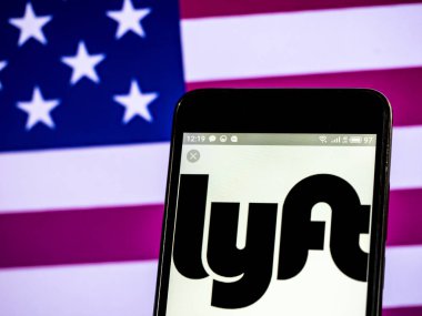 Lyft şirket logosu akıllı telefon görüntülenen gördüm