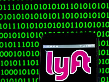 Lyft şirket logosu akıllı telefon görüntülenen gördüm