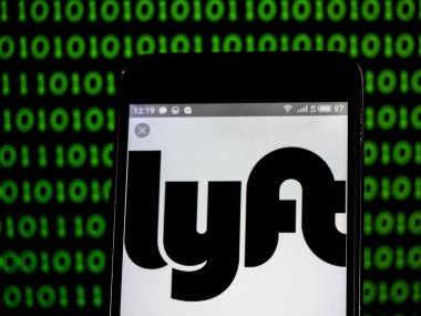 Lyft şirket logosu akıllı telefon görüntülenen gördüm
