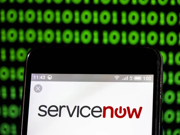Logo společnosti ServiceNow, Inc. vidět zobrazeného na chytrý telefon — Stock fotografie