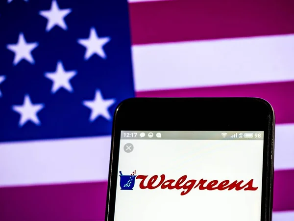 Walgreen bedrijfslogo gezien weergegeven op smart phone — Stockfoto