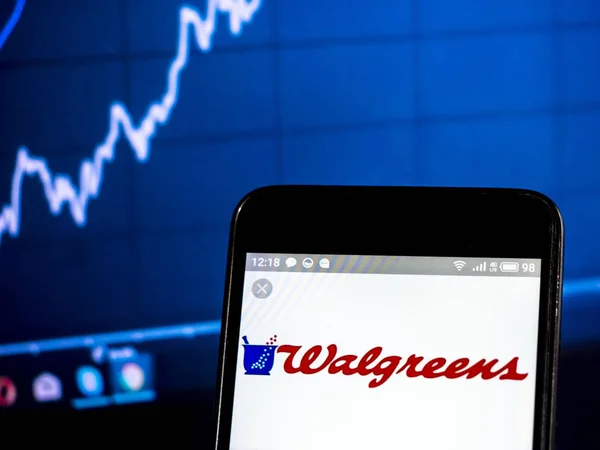 Walgreen bedrijfslogo gezien weergegeven op smart phone — Stockfoto