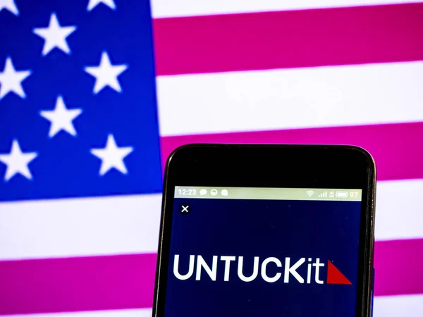 Untuckit LLC company logo seen displayed on smart phone — Stock Photo, Image