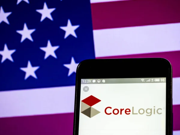 Corelogic, Inc. 회사 로고는 스마트 폰에 표시 된 볼 — 스톡 사진