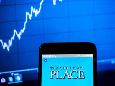 Çocuk yer Inc şirket logosu akıllı telefon görüntülenen gördüm