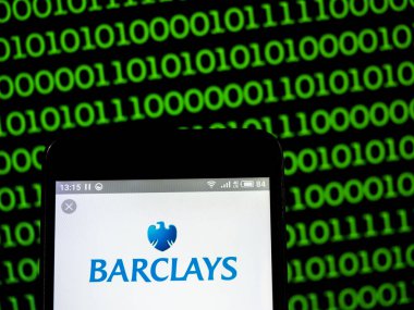 Barclays bank logosu akıllı telefon görüntülenen gördüm