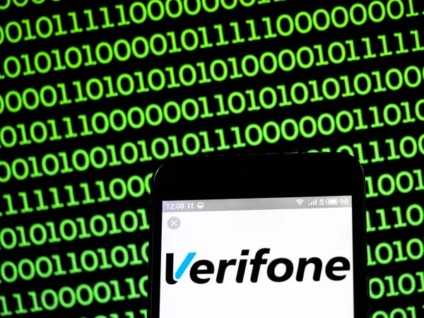 Verifone 회사 로고는 스마트 폰에 표시 된 볼 — 스톡 사진