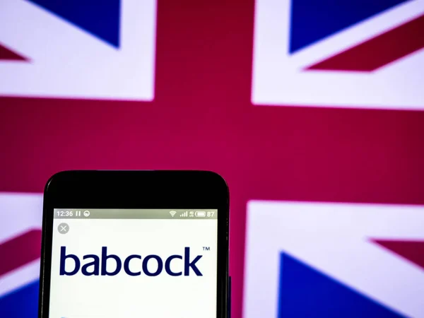 Babcock International corporation logo widoczne wyświetlane na inteligentne p — Zdjęcie stockowe