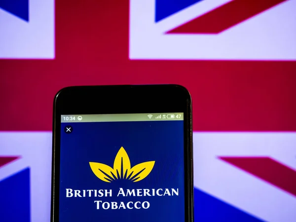 British American Tobacco bedrijfslogo gezien weergegeven op slimme ph — Stockfoto