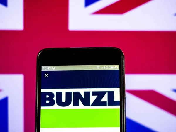 Bunzl plc logotipo da empresa visto exibido no telefone inteligente . — Fotografia de Stock