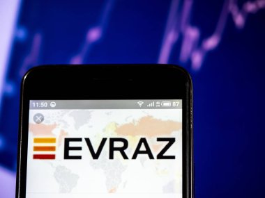 Evraz plc şirket logosu akıllı telefon görüntülenen gördüm.