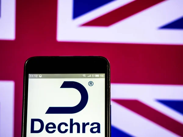 Dechra Pharmaceuticals Plc bedrijfslogo gezien weergegeven op smart — Stockfoto