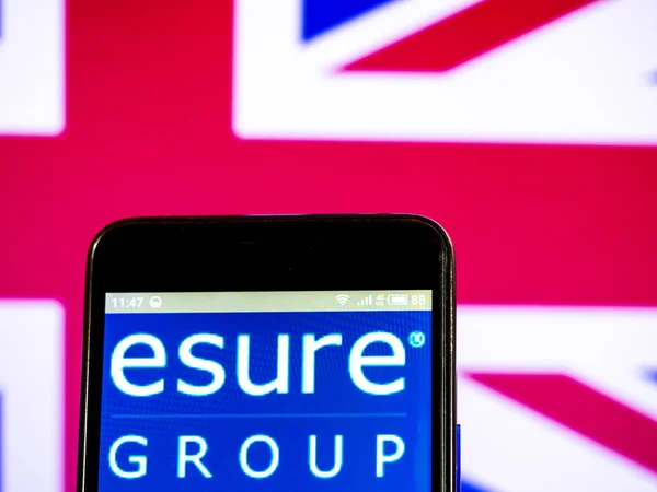 Esure 그룹 plc 회사 로고는 스마트 폰에 표시 된 볼. — 스톡 사진