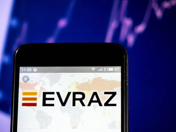 Logo společnosti EVRAZ plc vidět zobrazeného na chytrý telefon. — Stock fotografie