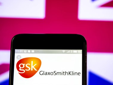 GlaxoSmithKline şirket logosu akıllı telefon görüntülenen gördüm.