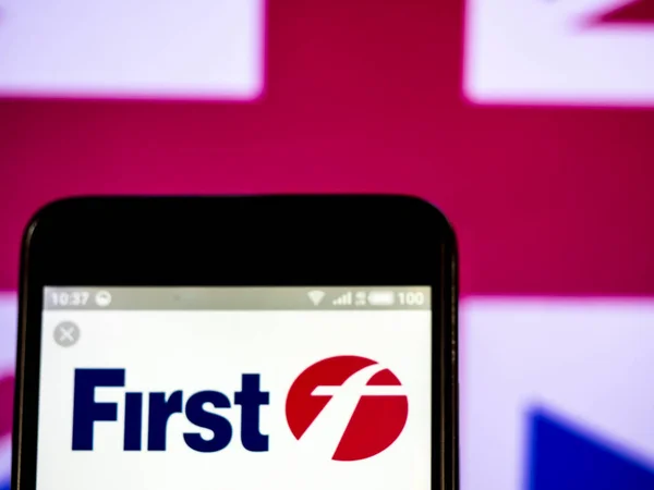 Logo společnosti firstgroup plc vidět zobrazeného na chytrý telefon. — Stock fotografie