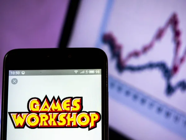 Games Workshop Group Plc logo widoczne wyświetlane na smart phone. — Zdjęcie stockowe