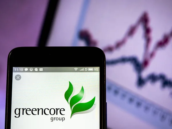 Greencore 그룹 plc 회사 로고는 스마트 폰에 표시 된 볼. — 스톡 사진