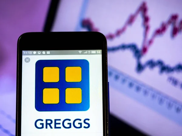 Greggs plc 회사 로고는 스마트 폰에 표시 된 볼. — 스톡 사진