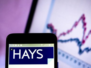 Hays plc şirket logosu akıllı telefon görüntülenen gördüm.