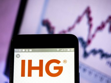  InterContinental Hotels Group logo akıllı fon üzerinde görüntülenen gördüm