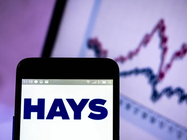 Hays plc bedrijfslogo gezien weergegeven op smart phone. — Stockfoto