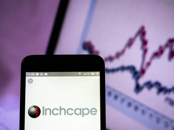 Inchcape plc logo de l'entreprise vu affiché sur le téléphone intelligent . — Photo