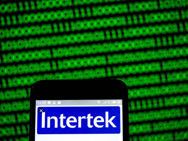 Логотип компанії Intertek Група plc бачив відображене на смарт-телефон. — стокове фото