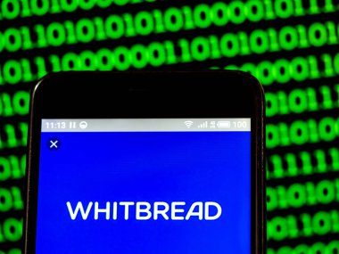 Whitbread plc şirket logosu akıllı telefon görüntülenen gördüm.