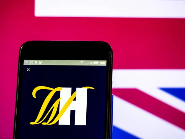 Logotipo de la empresa William Hill plc visto en el teléfono inteligente . — Foto de Stock